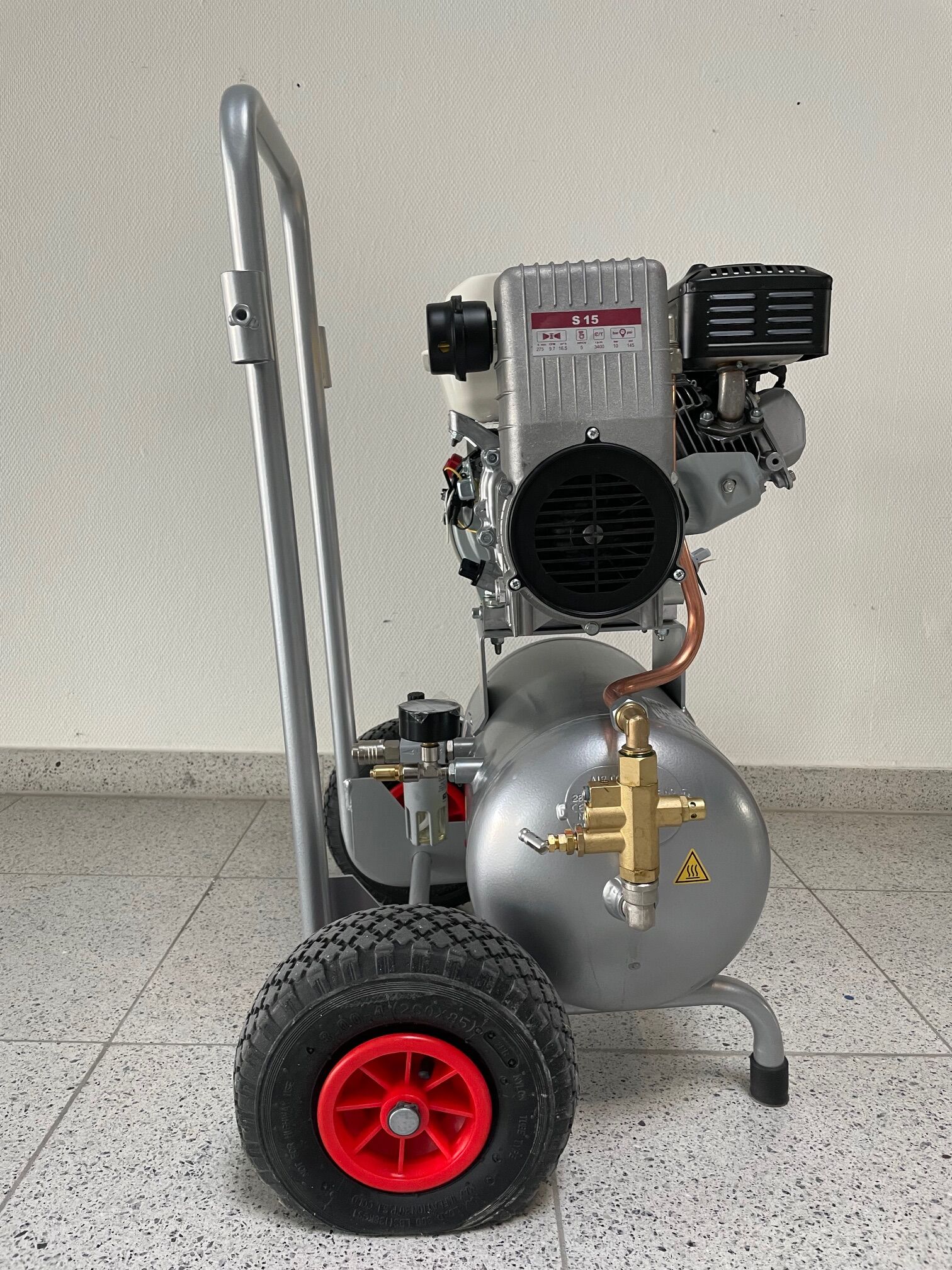 Compressore a pistoni con motorea benzina tipo engineAIR 5/20