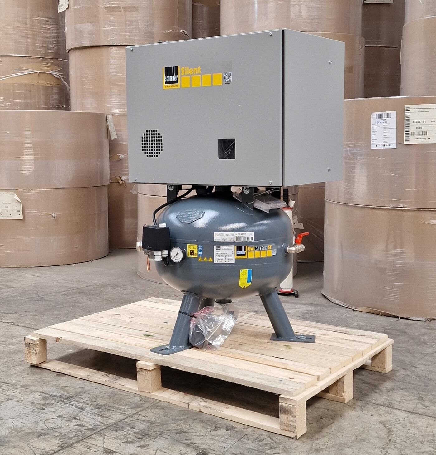 ARTICOLO DA ESPOSIZIONE Schneider UNM STS 660-10-90 XS - 520 l/min - 10 bar - 4 kW - con cofano insonorizzato - 1121580538 ARTICOLO DA ESPOSIZIONE Schneider UNM STS 660-10-90 XS - 520 l/min - 10 bar - 4 kW - con cofano insonorizzato - 1121580538