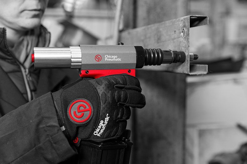 Pistola di rivettatura pneumatica Chicago Pneumatic, rivetti ciechi in acciaio fino a 6,4 mm e rivetti BULB fino a 7,8 mm