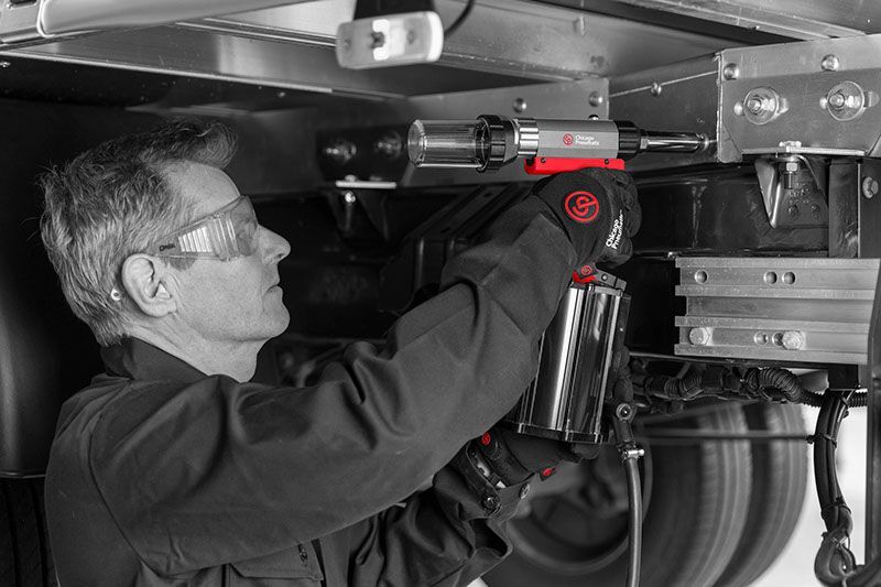 Pistola per rivettare pneumatica Chicago Pneumatic, rivetti ciechi in acciaio fino a 5mm CP9886