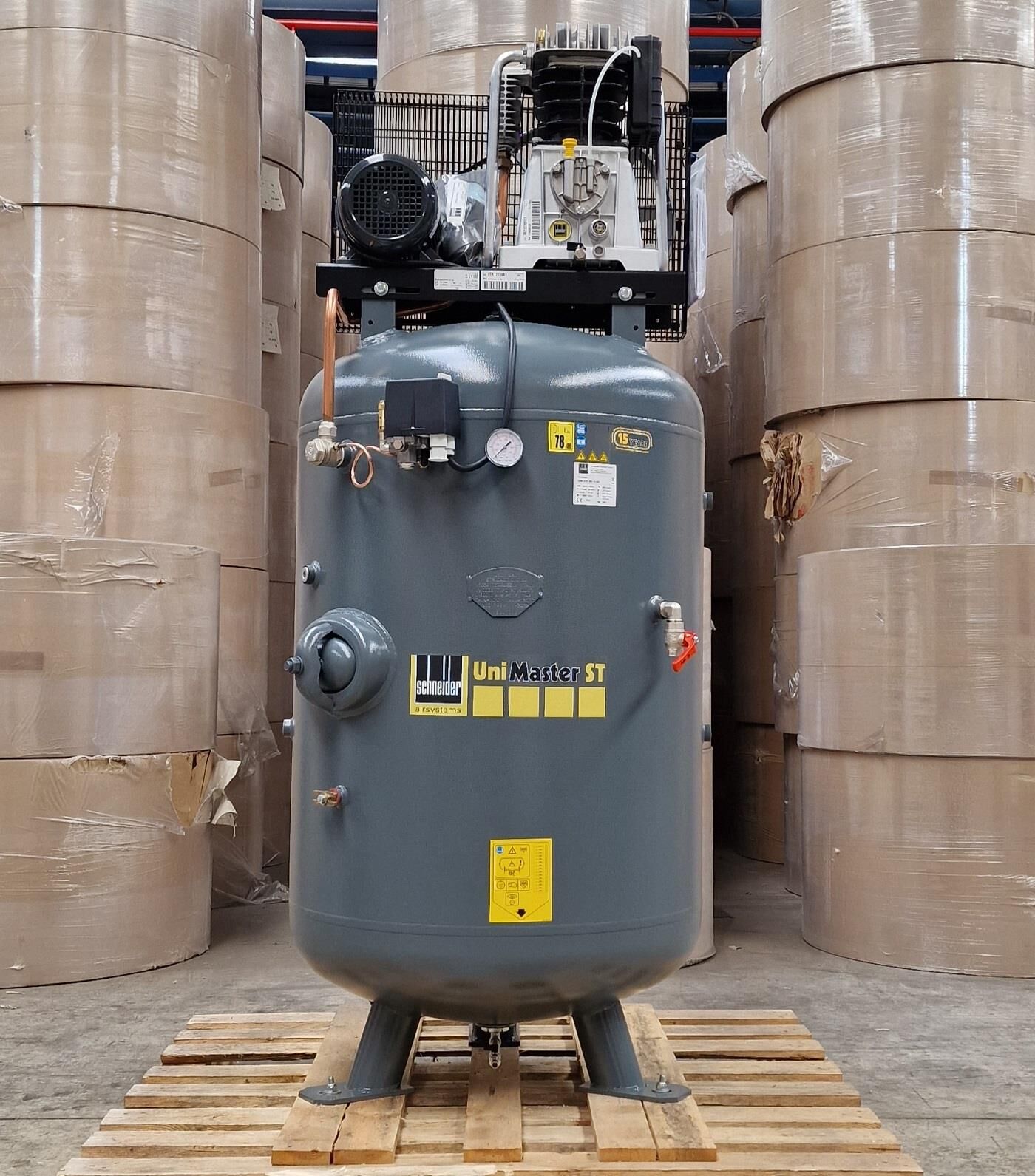 ARTICOLO DA ESPOSIZIONE Schneider UNM STS 580-15-500 - 470 l/min - 15 bar - 4 kW - compressore a pistoni stazionario -1121580531