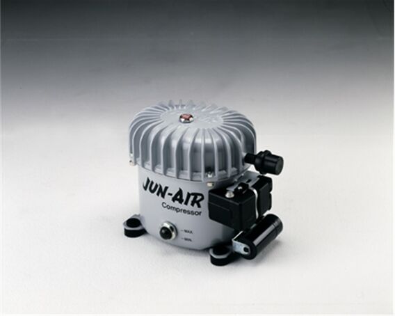 Compresseur silencieux JUN-AIR 24-40 - débit 128 l/min à 8 bar