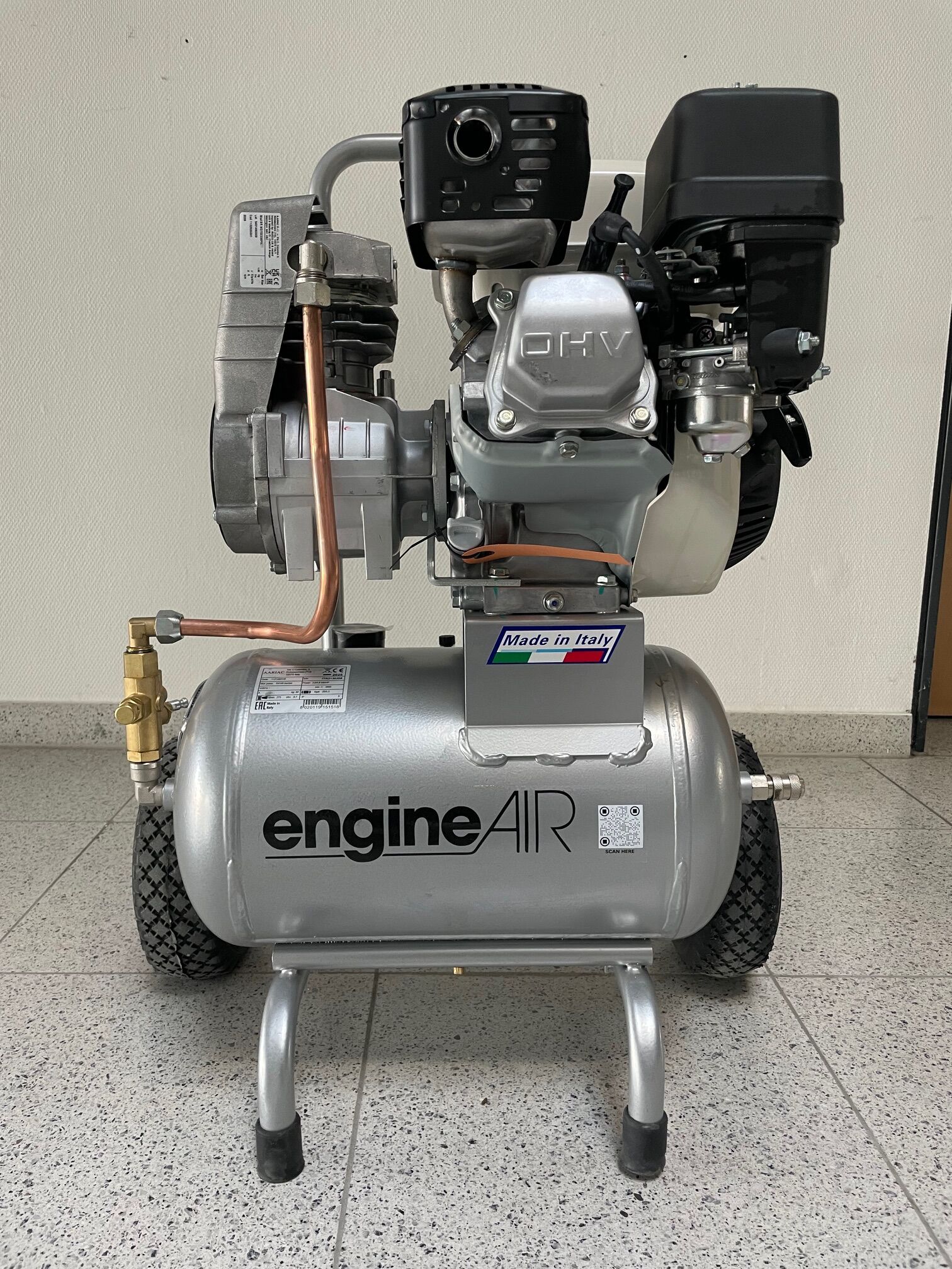 Compressore a pistoni con motorea benzina tipo engineAIR 5/20