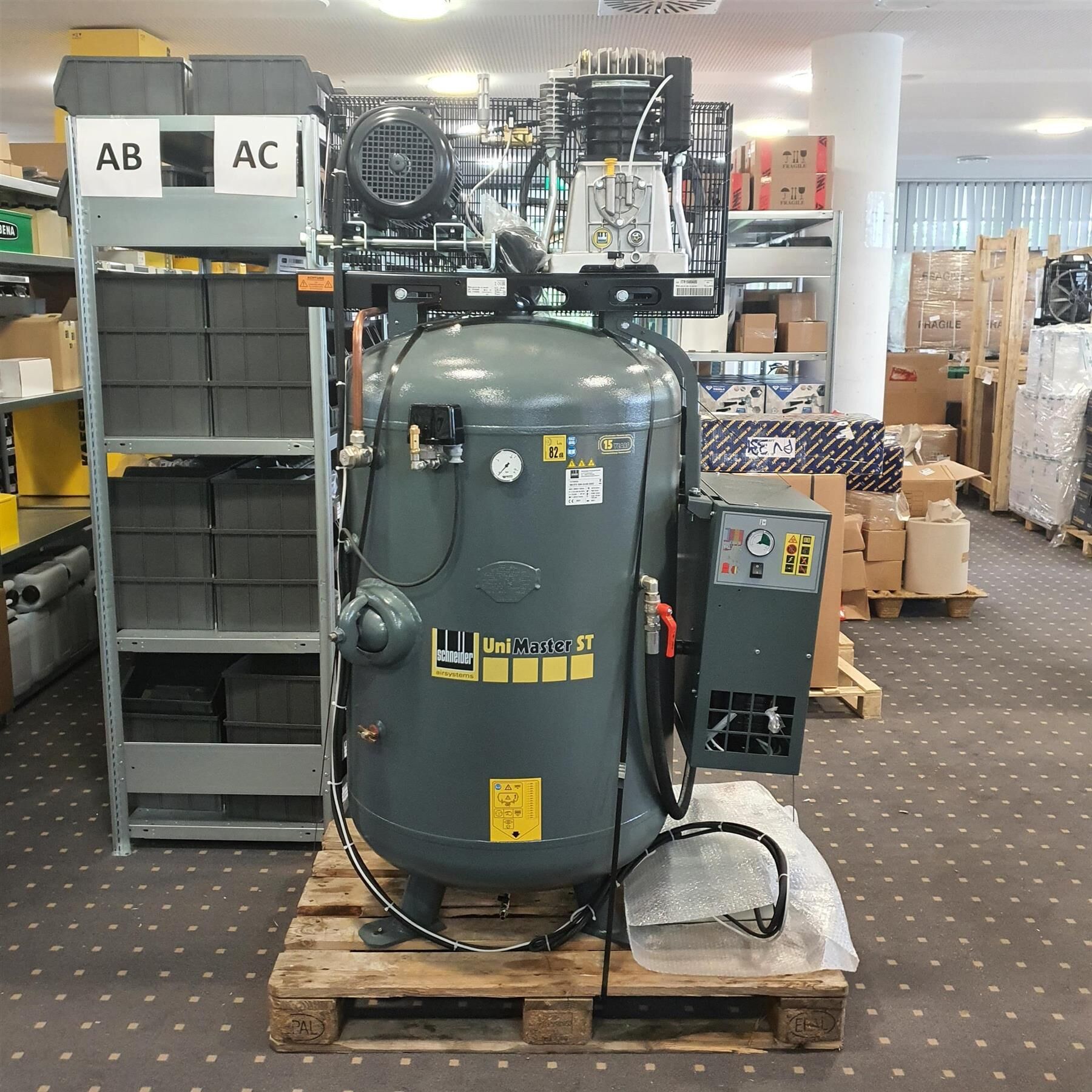 Compressore Schneider UNM STS 1000-10-500 XDKC w. Essiccatore di refrigerante e interruttore star delta 1121580525